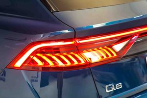 Audi Q8 55 TFSIe 280kW (381CV) quattro tiptronic **Techo panorámico** - Foto 21