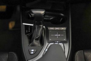 Lexus UX 2.0 250h Business - Foto 43