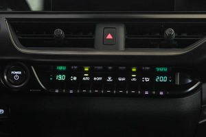 Lexus UX 2.0 250h Business - Foto 41