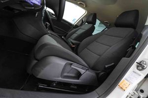 Volkswagen Golf 1.6 TDI 105 DSG Advance BMotion Tech - Foto 26