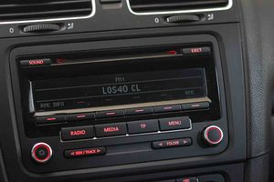 Volkswagen Golf 1.6 TDI 105 DSG Advance BMotion Tech - Foto 40