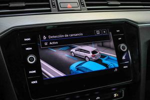 Volkswagen Passat Variant Executive 1.5 TSI 110kW DSG - Foto 61