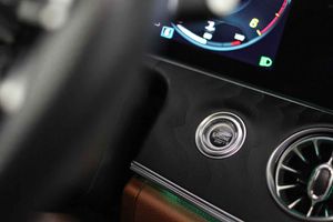 Mercedes Clase E E 220 d Coupé AMG Line **Techo solar** - Foto 46