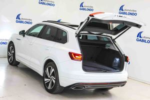 Volkswagen Touareg R-Line 3.0 TDI 170kW (231CV) Tip 4Motion **Techo panorámico** - Foto 19