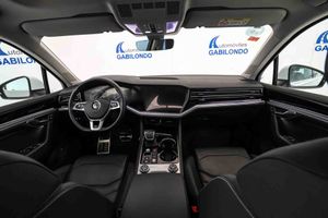 Volkswagen Touareg R-Line 3.0 TDI 170kW (231CV) Tip 4Motion **Techo panorámico** - Foto 32