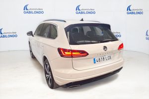 Volkswagen Touareg R-Line 3.0 TDI 170kW (231CV) Tip 4Motion **Techo panorámico** - Foto 3
