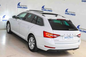 Skoda Superb Combi 2.0 TDI 110kW (150CV) DSG Ambition **Techo panorámico** - Foto 13