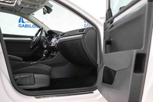 Skoda Superb Combi 2.0 TDI 110kW (150CV) DSG Ambition **Techo panorámico** - Foto 46