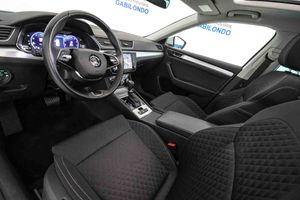 Skoda Superb Combi 2.0 TDI 110kW (150CV) DSG Ambition **Techo panorámico** - Foto 26