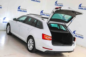 Skoda Superb Combi 2.0 TDI 110kW (150CV) DSG Ambition **Techo panorámico** - Foto 19
