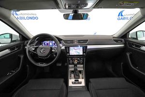Skoda Superb Combi 2.0 TDI 110kW (150CV) DSG Ambition **Techo panorámico** - Foto 45