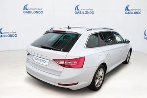 Skoda Superb Combi 2.0 TDI 110kW (150CV) DSG Ambition **Techo panorámico** - Foto 8