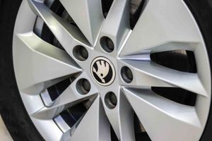 Skoda Octavia Combi 1.5 TSI 110kW DSG m-HEV Ambit - Foto 22