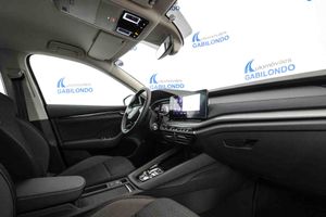 Skoda Octavia Combi 1.5 TSI 110kW DSG m-HEV Ambit - Foto 48
