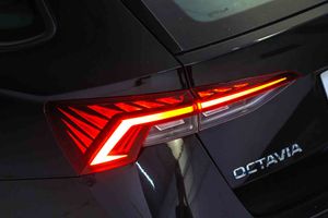Skoda Octavia Combi 1.5 TSI 110kW DSG m-HEV Ambit - Foto 19
