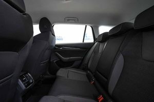 Skoda Octavia Combi 1.5 TSI 110kW DSG m-HEV Ambit - Foto 50
