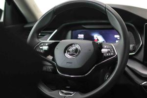 Skoda Octavia Combi 1.5 TSI 110kW DSG m-HEV Ambit - Foto 33