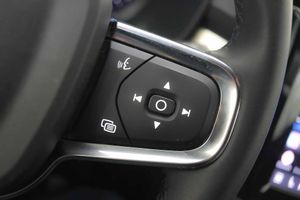 Volvo XC40 2.0 B3 G Essential Auto - Foto 39