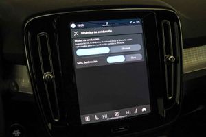 Volvo XC40 2.0 B3 G Essential Auto - Foto 54