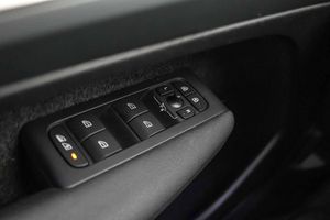 Volvo XC40 2.0 B3 G Essential Auto - Foto 33