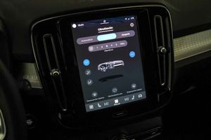 Volvo XC40 2.0 B3 G Essential Auto - Foto 53