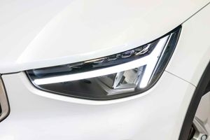 Volvo XC40 2.0 B3 G Essential Auto - Foto 21