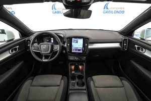 Volvo XC40 2.0 B3 G Essential Auto - Foto 34