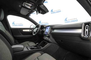 Volvo XC40 2.0 B3 G Essential Auto - Foto 46