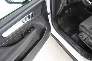 Volvo XC40 2.0 B3 G Essential Auto - Foto 32