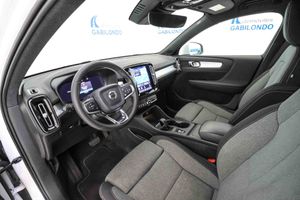 Volvo XC40 2.0 B3 G Essential Auto - Foto 8