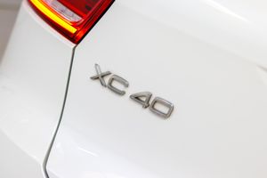 Volvo XC40 2.0 B3 G Essential Auto - Foto 15