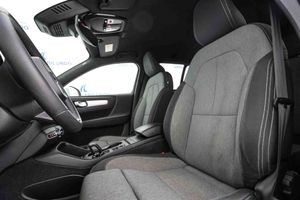 Volvo XC40 2.0 B3 G Essential Auto - Foto 31