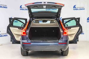 Volvo XC60 2.0 B4 G Momentum Auto - Foto 23