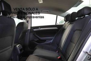 Volkswagen Passat BlueMotion 1.6 TDI 120CV - Foto 18