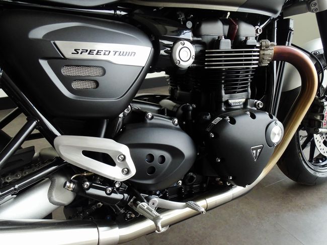 Triumph Speed Twin 1200 - Foto 6