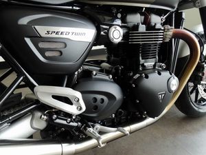 Triumph Speed Twin 1200 - Foto 6