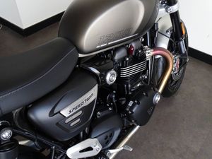 Triumph Speed Twin 1200 - Foto 12