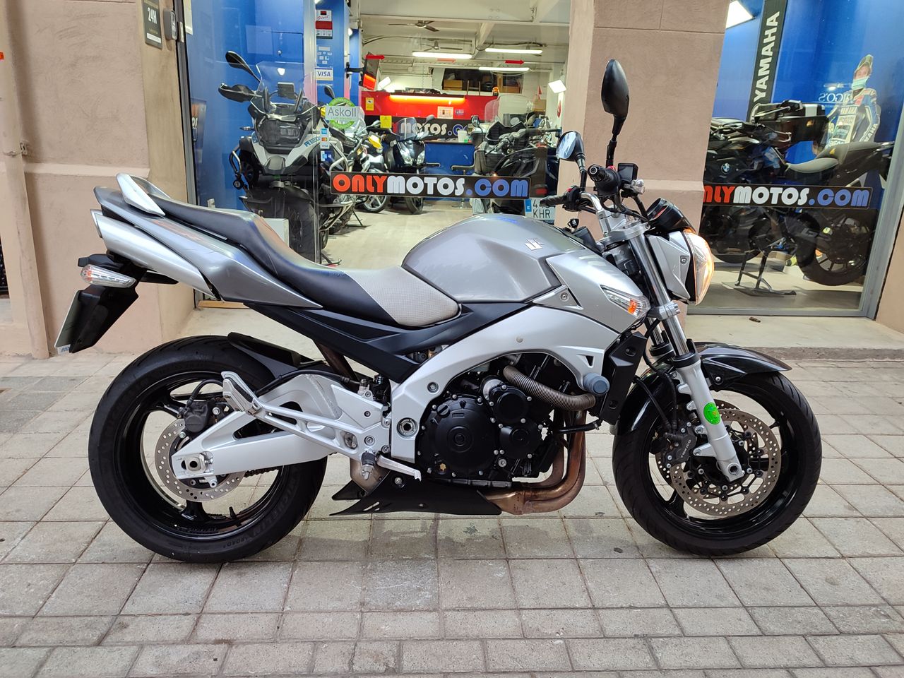 Suzuki GSR 600   - Foto 1