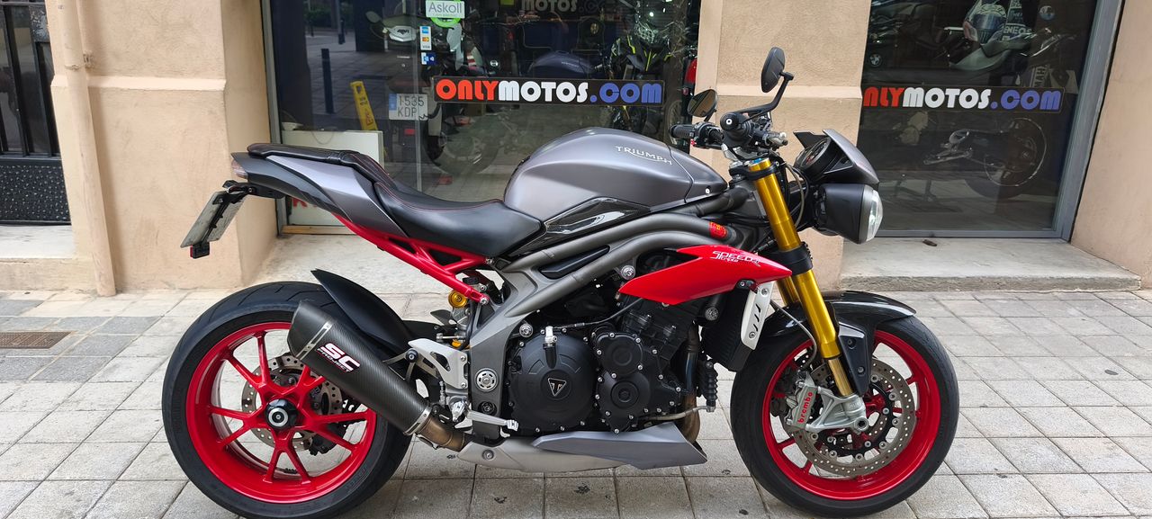 Triumph Speed Triple R 1050  - Foto 1