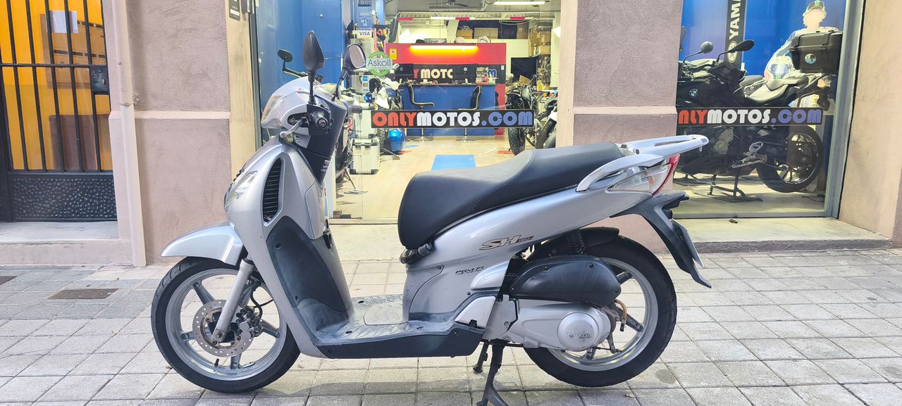 Honda Scoopy SH 150  - Foto 1