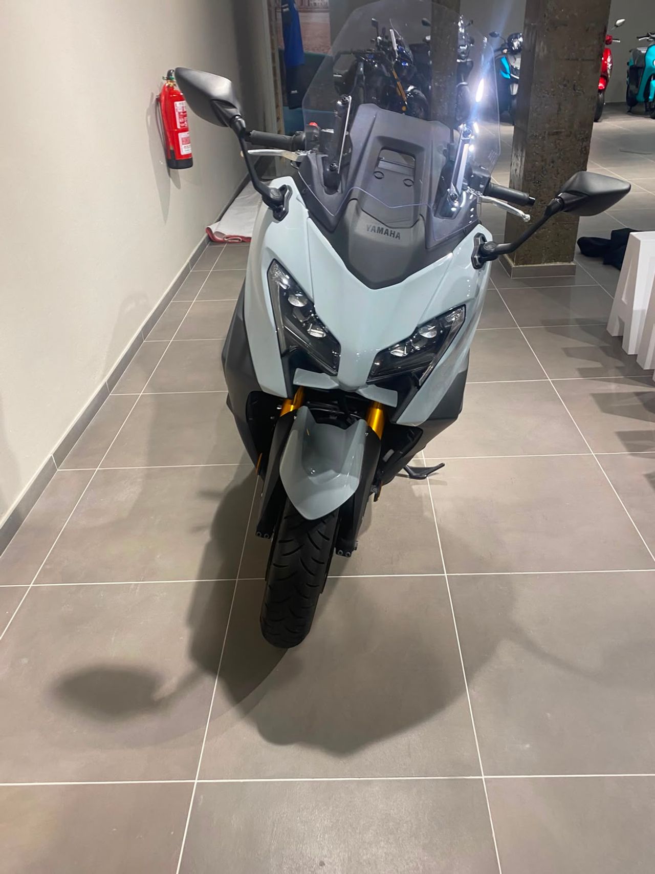 Yamaha TMAX 560 Tech Max  - Foto 3