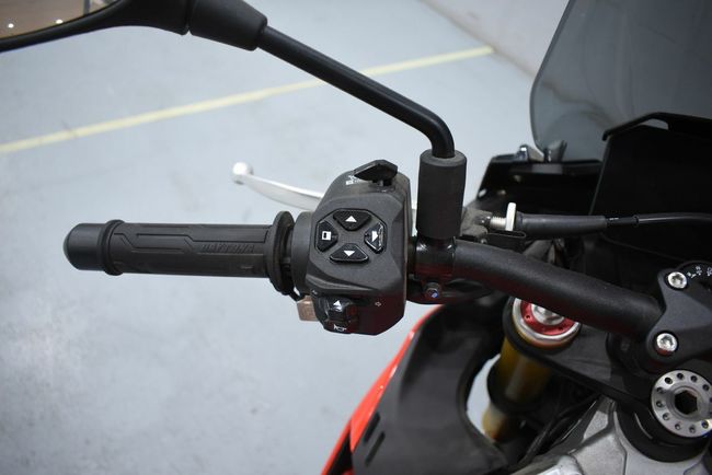 Aprilia V4 1100 Factory - Foto 13
