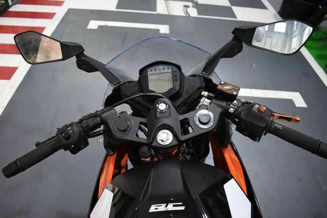 KTM RC 390 - Foto 14