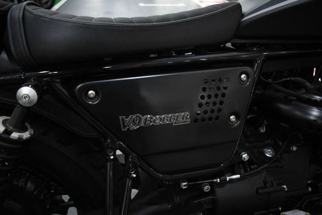 Moto Guzzi V 9 Bobber - Foto 14