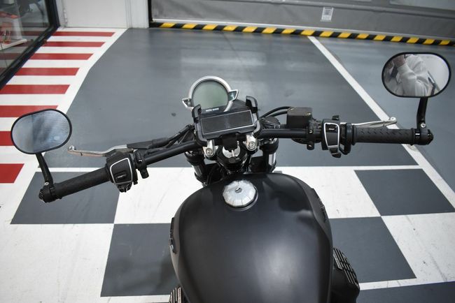Moto Guzzi V 9 Bobber - Foto 17