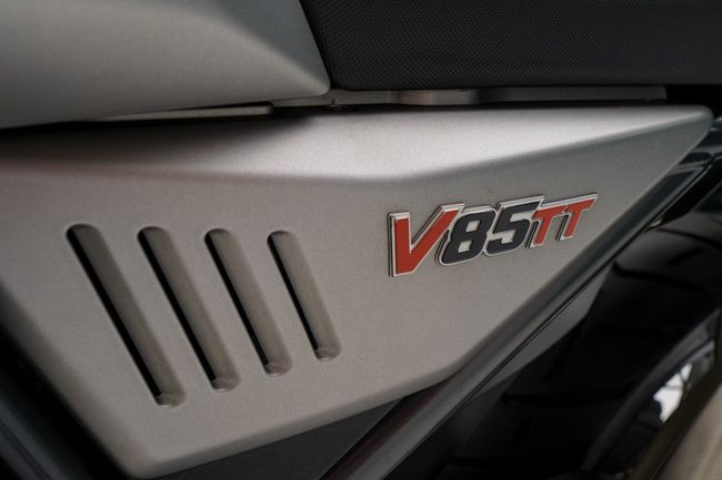 Moto Guzzi V 85 TT - Foto 16