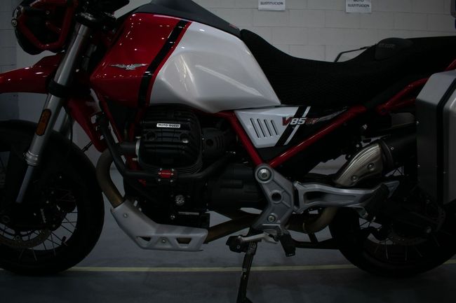 Moto Guzzi V 85 TT - Foto 11