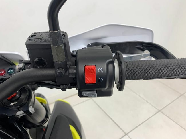 Husqvarna 701 Supermoto - Foto 17