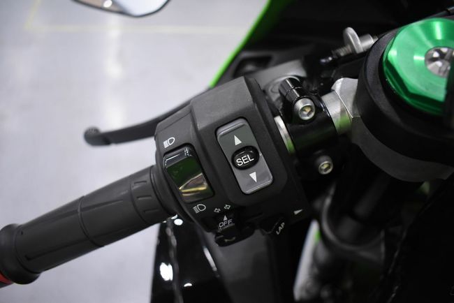 Kawasaki Ninja ZX - 10 R - Foto 12