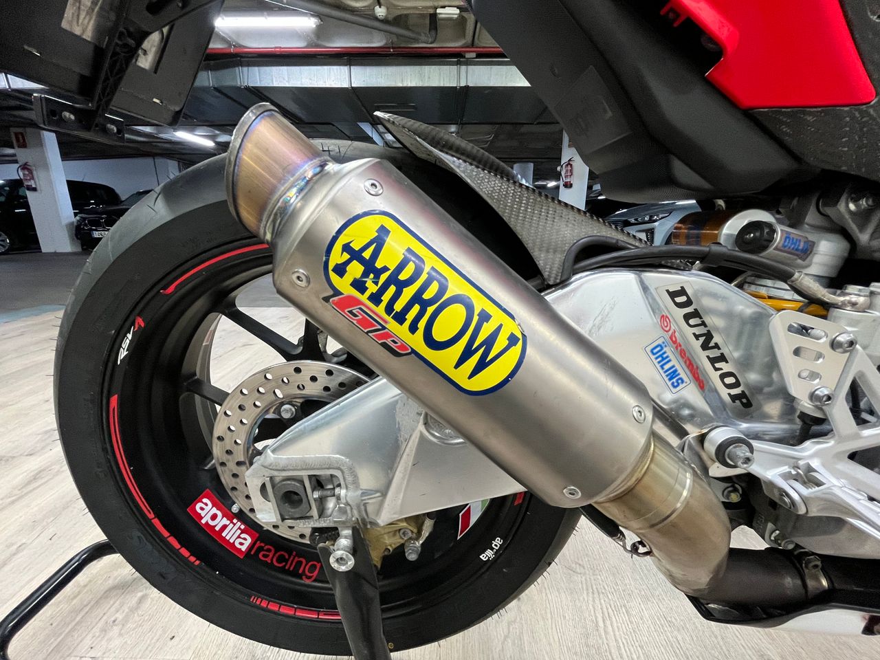 Aprilia RSV4 Factory - Foto 10